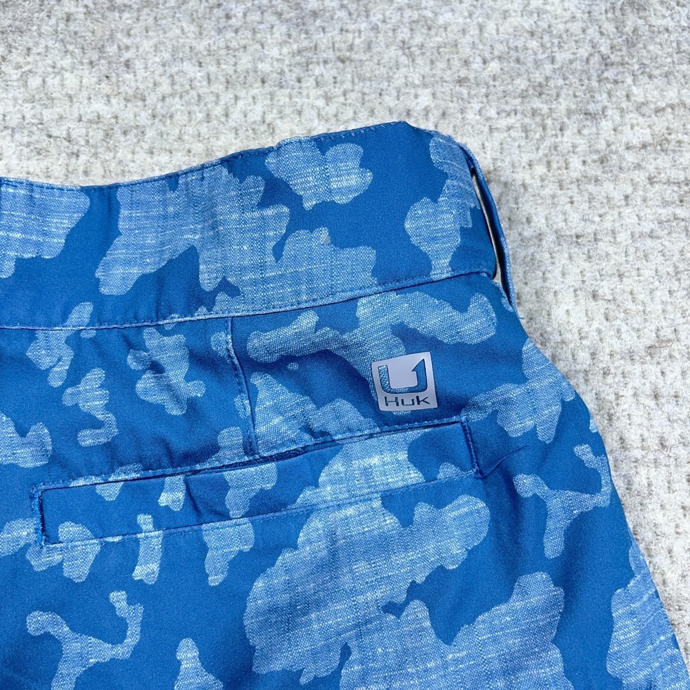 Huk Shorts Men Small Blue Camo Chino Performance Hiking 6" Inseam Fishing - Picture 13 of 14